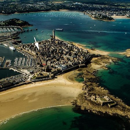 Studio lumineux Intra-muros à 2 pas de la plage. Saint-Malo Esterno foto