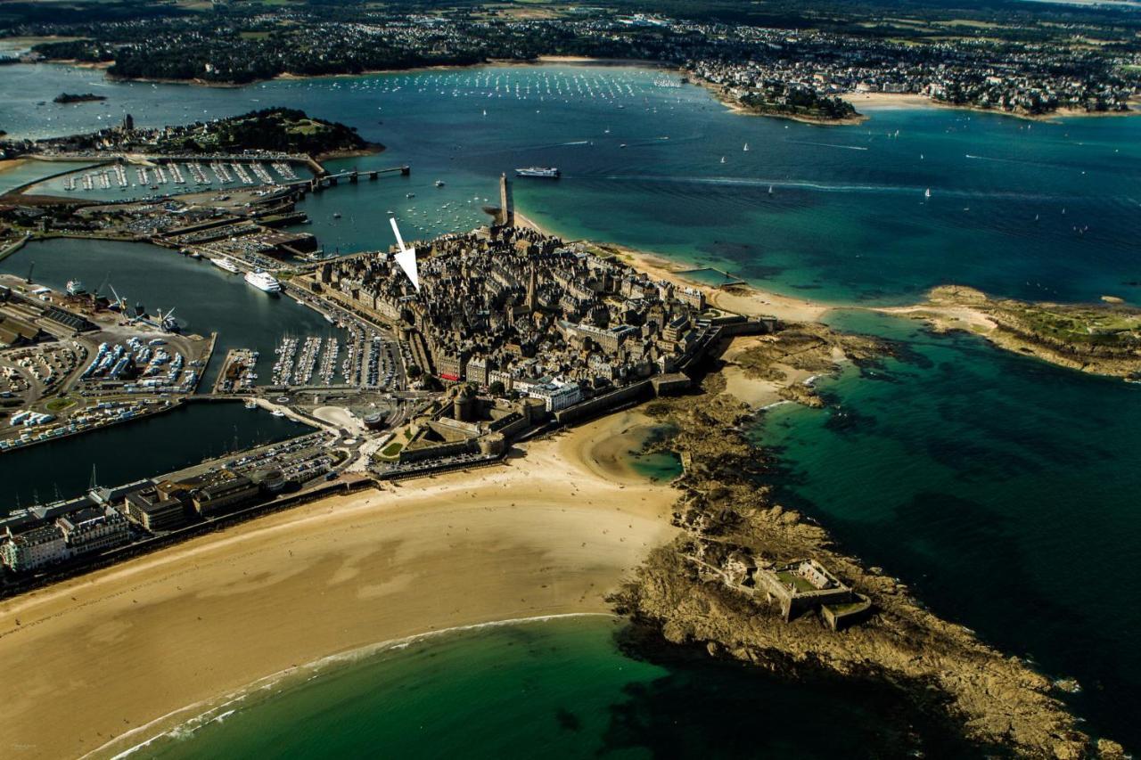 Studio lumineux Intra-muros à 2 pas de la plage. Saint-Malo Esterno foto