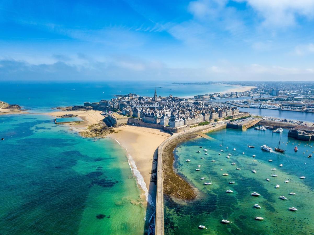 Studio lumineux Intra-muros à 2 pas de la plage. Saint-Malo Esterno foto