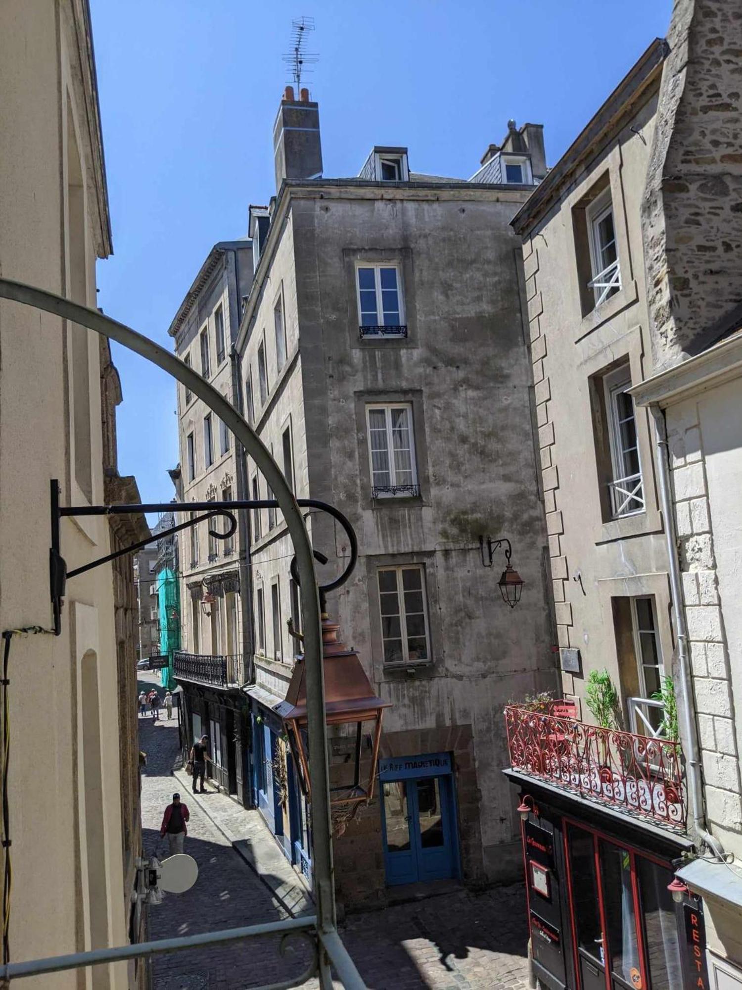 Studio lumineux Intra-muros à 2 pas de la plage. Saint-Malo Esterno foto